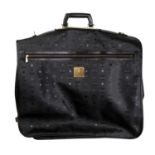 MCM VINTAGE Kleidersack.Schwarze Visetos Serie mit goldfarbener Hardware, Tragehenkel,