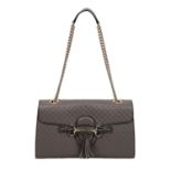 GUCCI Schultertasche, NP. ca.: 1.690,-€.Gucci Signature Leder Serie in Grau, silberfarbene Hardware,