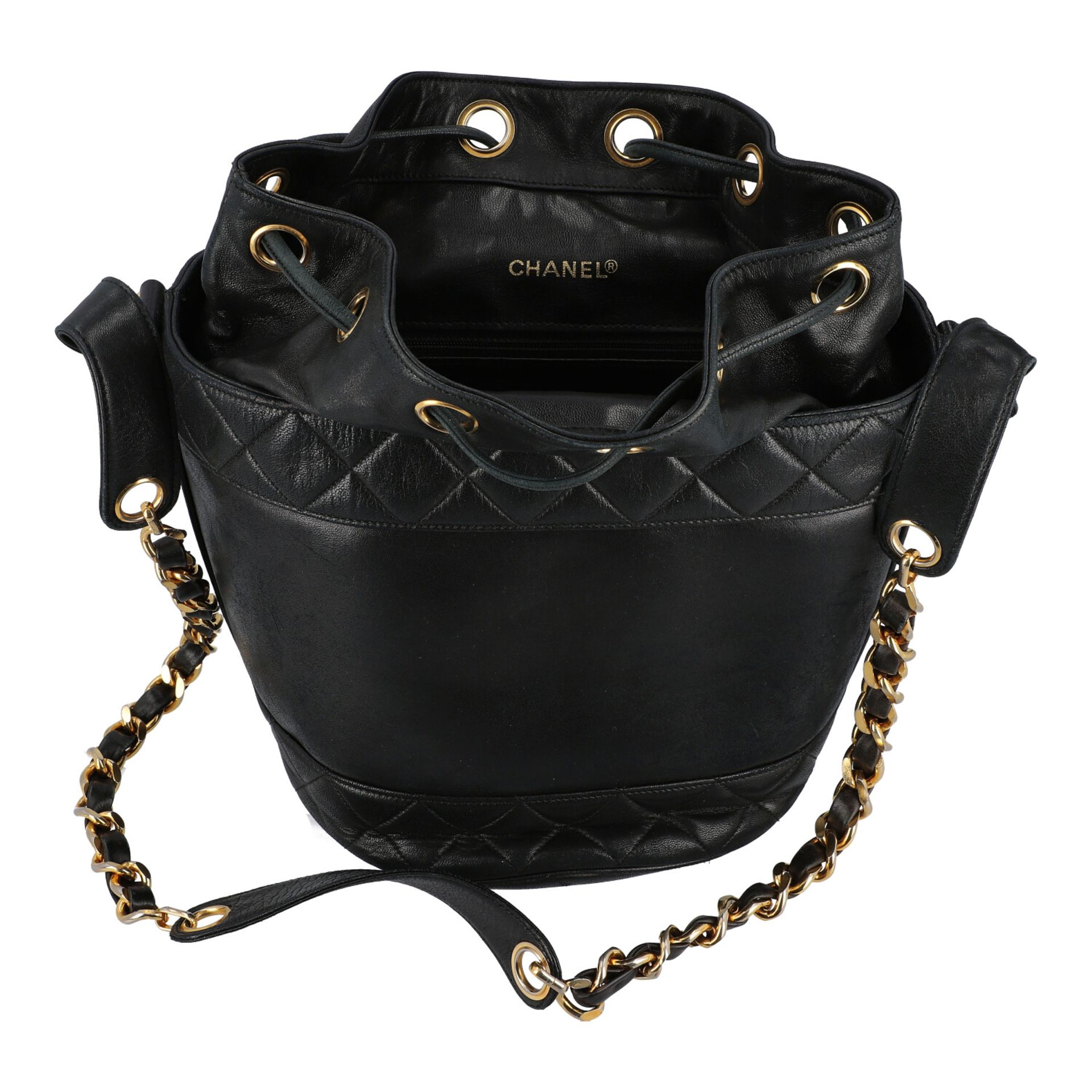 CHANEL Bucketbag, Koll.: 1989 - 1991.Schwarzes Lammleder Modell mit in Rauten gesteppten Belgen, mit - Bild 6 aus 6