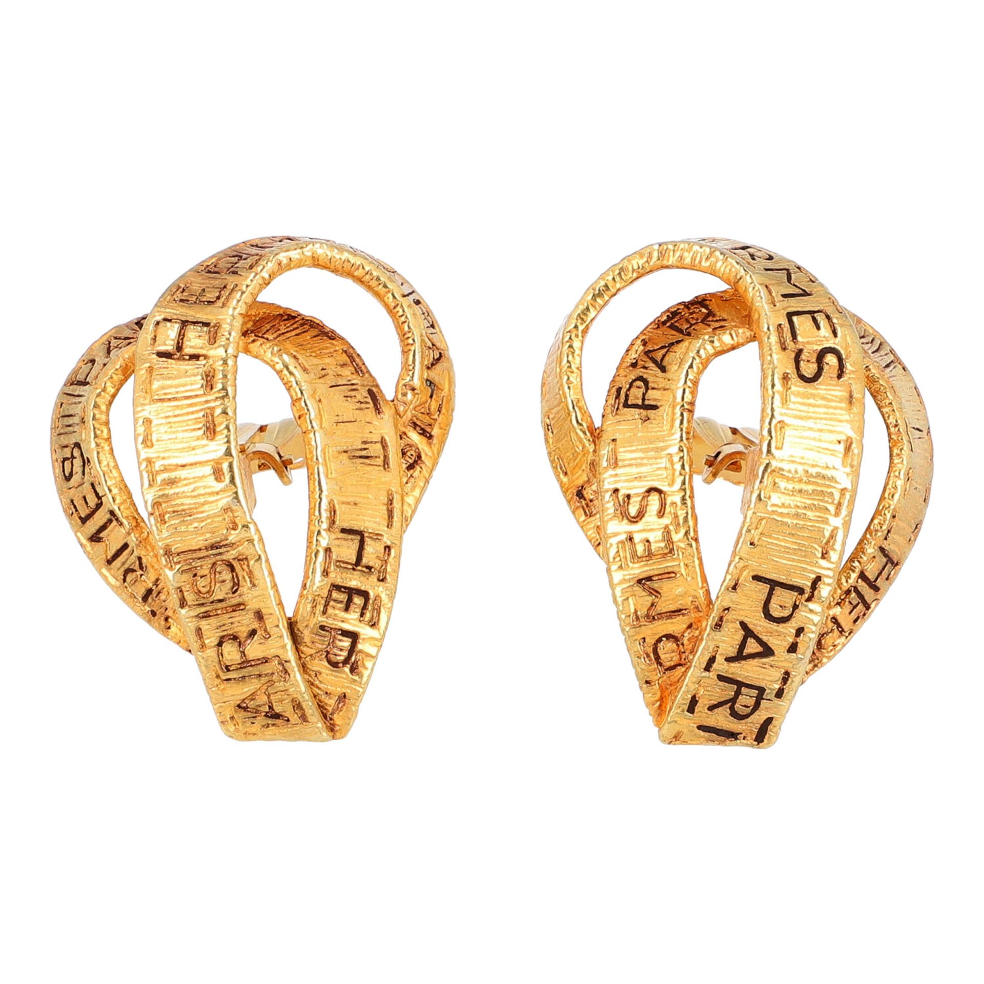 HERMÈS VINTAGE Ohrclips.Bandmotiv in Goldfarben mit Logoschriftzug, Plakette mit "BIJOUTERIE