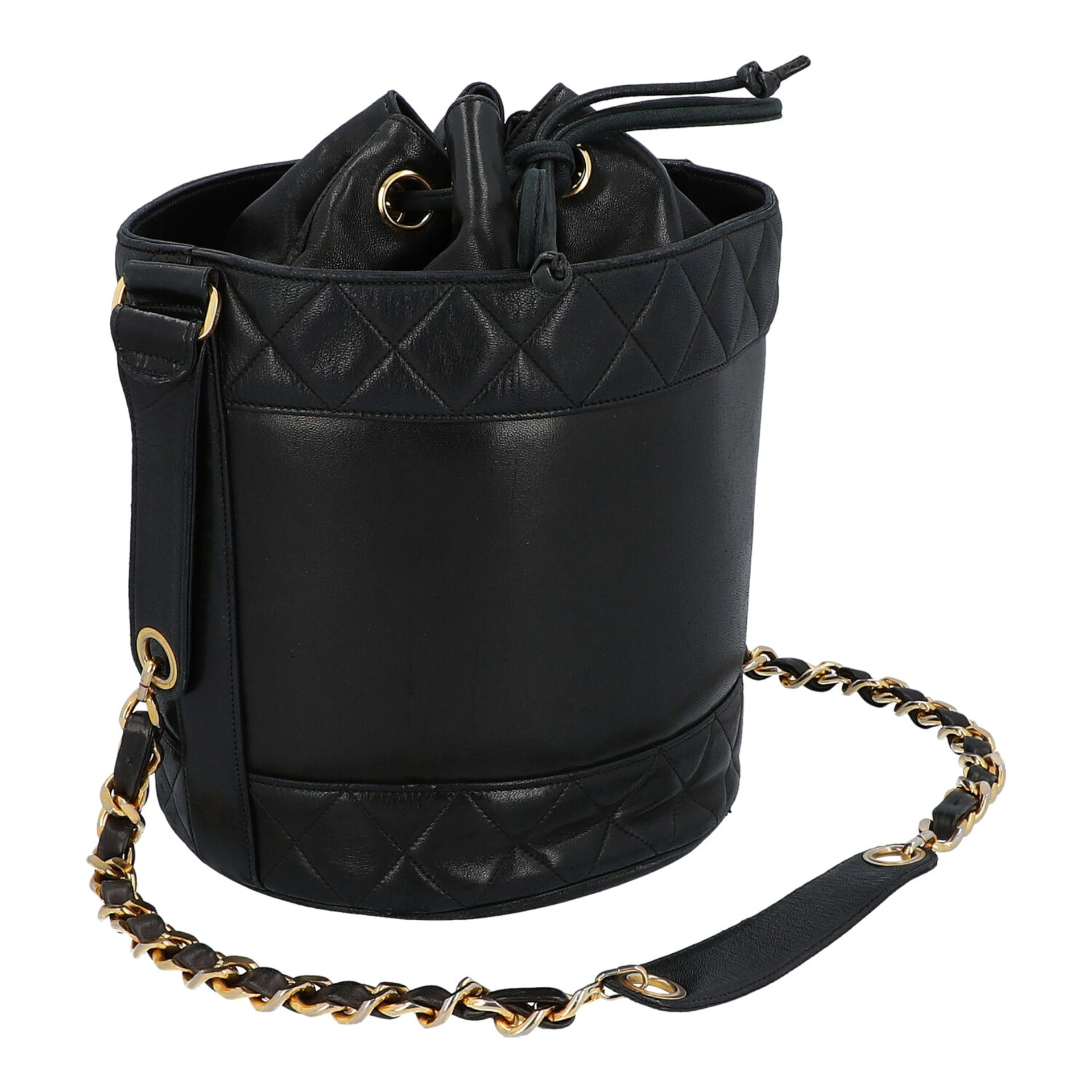 CHANEL Bucketbag, Koll.: 1989 - 1991.Schwarzes Lammleder Modell mit in Rauten gesteppten Belgen, mit - Bild 2 aus 6