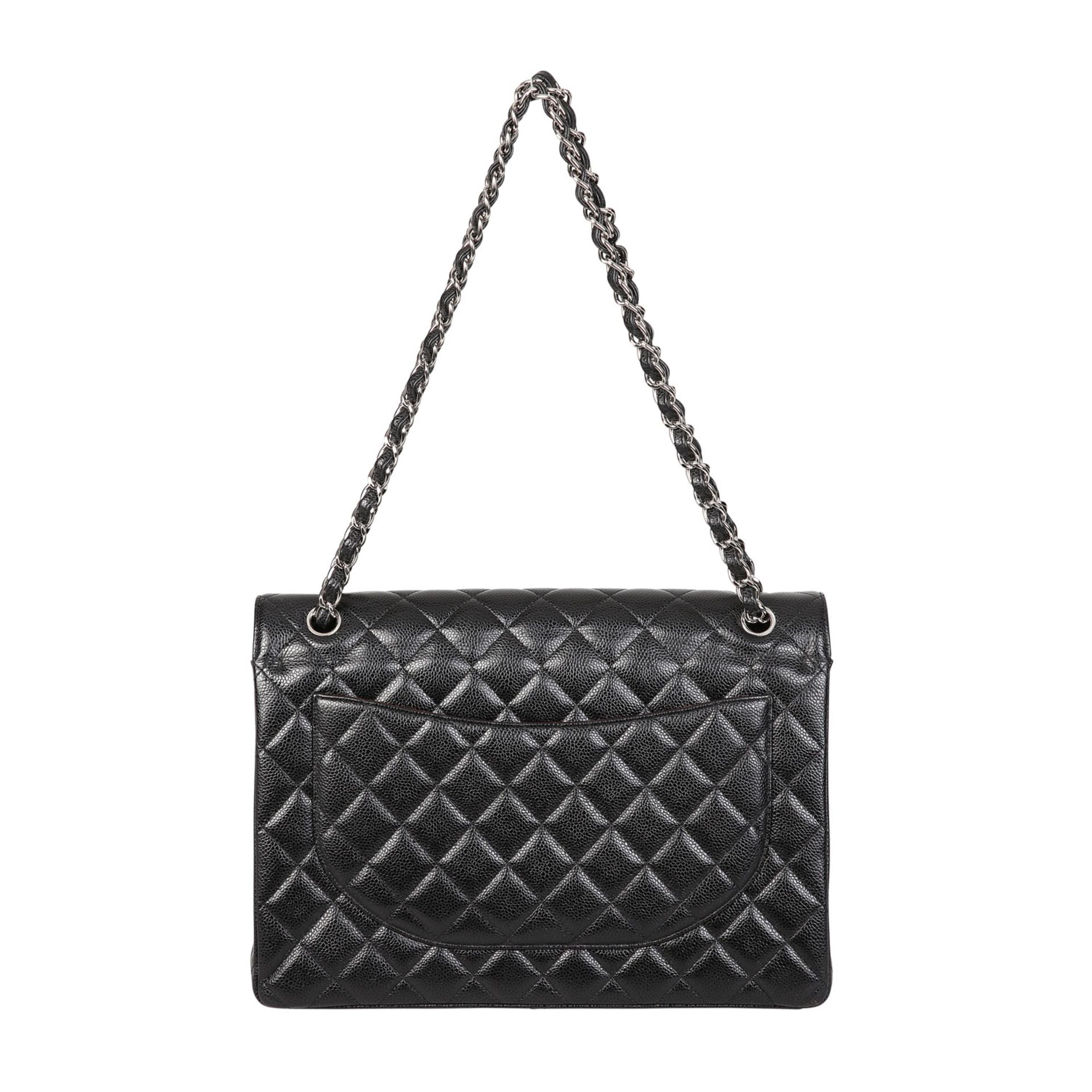 CHANEL Umhängetasche "MAXI FLAP BAG", Koll.: 2017.Akt. NP.: 5.800,-€. Caviar Leder in Schwarz mit - Bild 4 aus 7