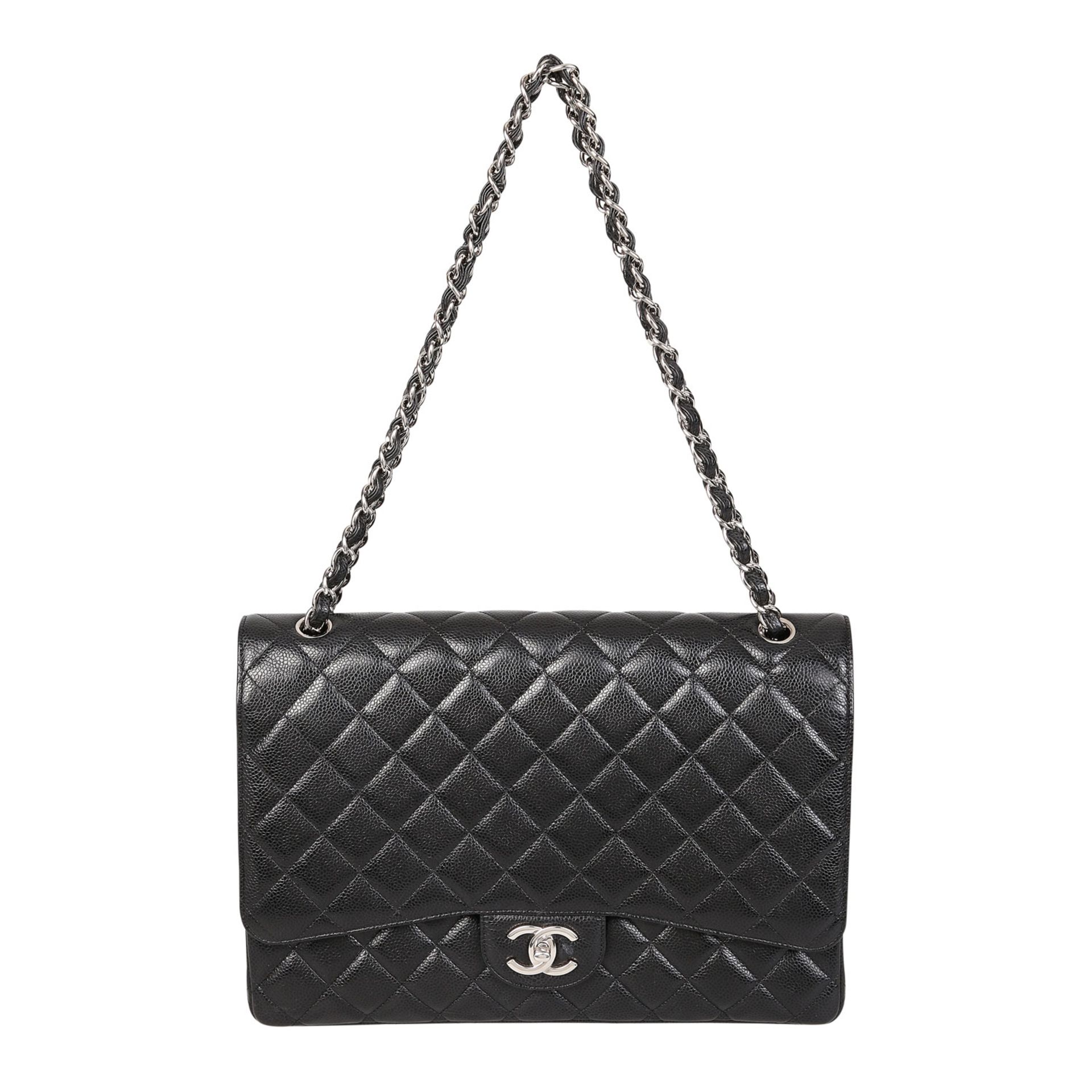 CHANEL Umhängetasche "MAXI FLAP BAG", Koll.: 2017.Akt. NP.: 5.800,-€. Caviar Leder in Schwarz mit