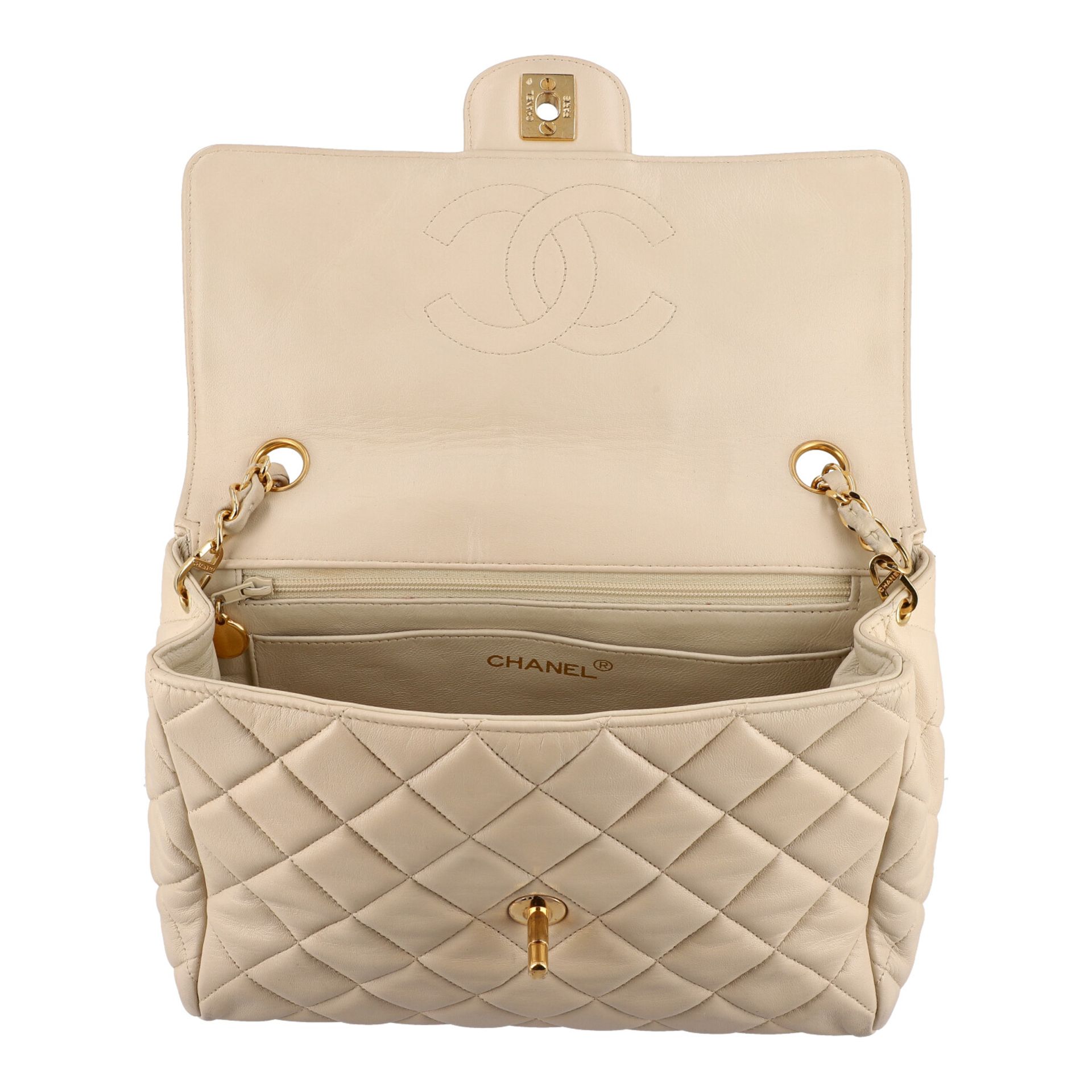 CHANEL VINTAGE Umhängetasche "SINGLE FLAP", Koll. 1994-1996.NP. ca.: 4.200,-€. Fein genarbtes - Bild 6 aus 6