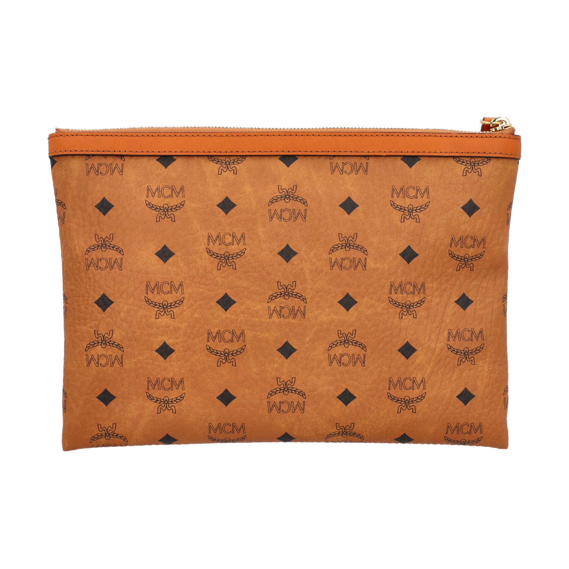 MCM Clutch, Akt. NP.: 375,-€.Reißverschluss Tasche mit Innenfach aus beschichtetem Canvas mit Viteos - Bild 4 aus 6