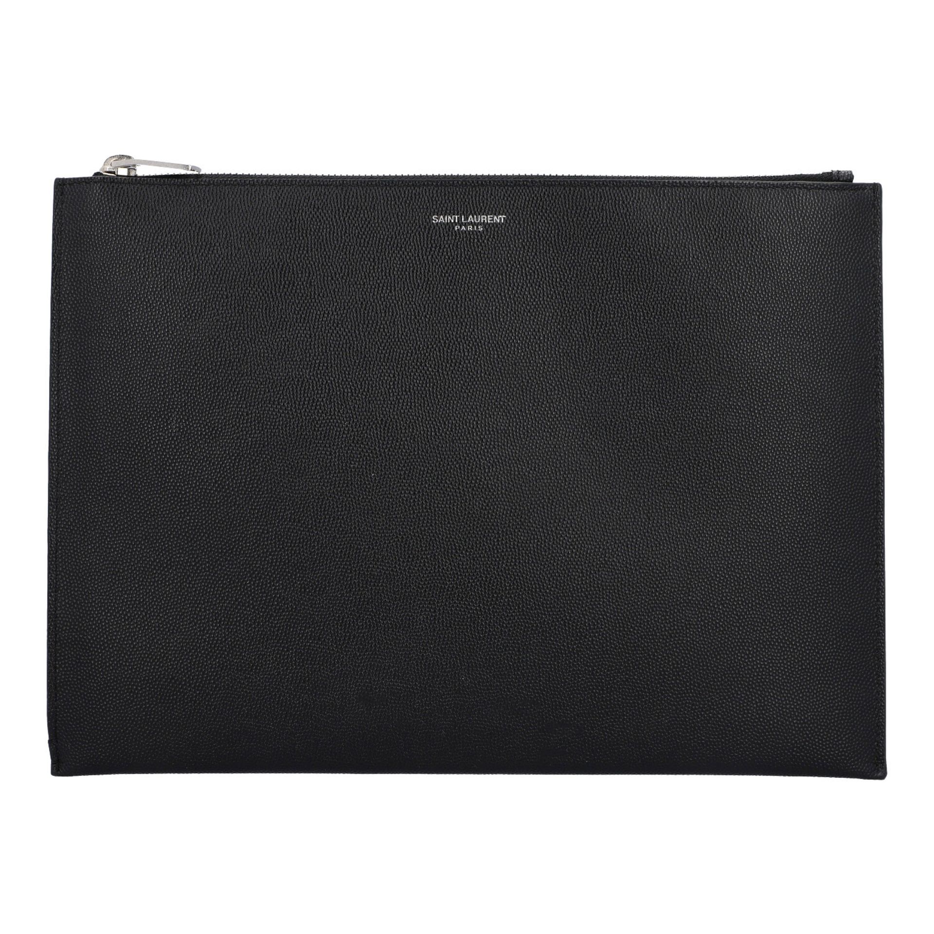 SAINT LAURENT Clutch, NP. ca.: 400,-€.Fein genarbtes Leder in Schwarz mit silberfarbener Hardware,