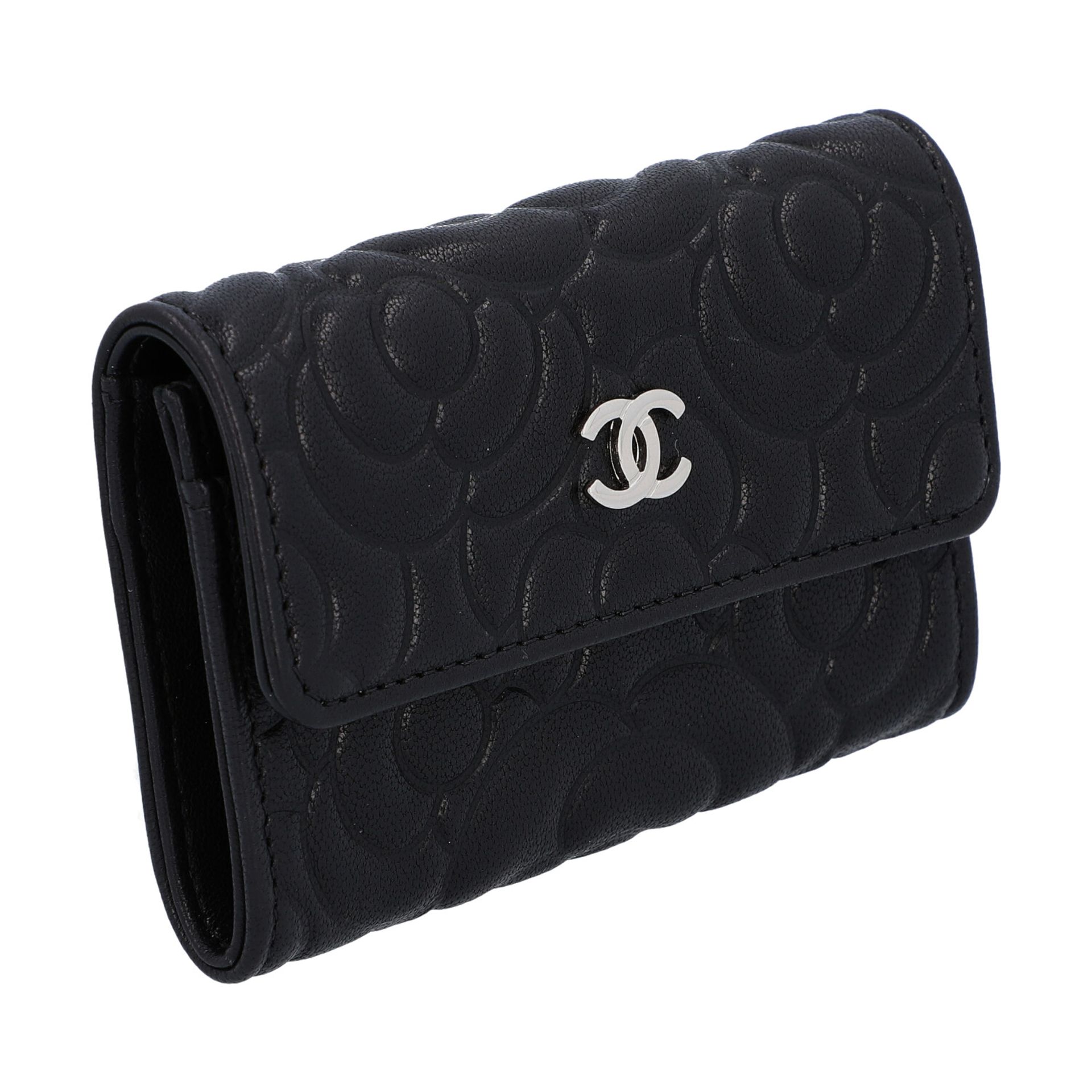 CHANEL Etui "KARTENETUI MIT PATTE", Koll. 2019.Aktuelle Kollektion, akt. NP.: 395,-€. Satiniertes - Bild 2 aus 5