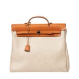 HERMÈS Henkeltasche "HERBAG GM", Koll.: 1998.NP.ca.: 2.600,-€. Beiges Glattleder, beiges Textil,