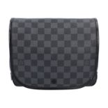 LOUIS VUITTON Kosmetiktasche "HANGING TOILERY KIT", Koll. 2010.NP. ca.: 700,-€. Damier Graphite