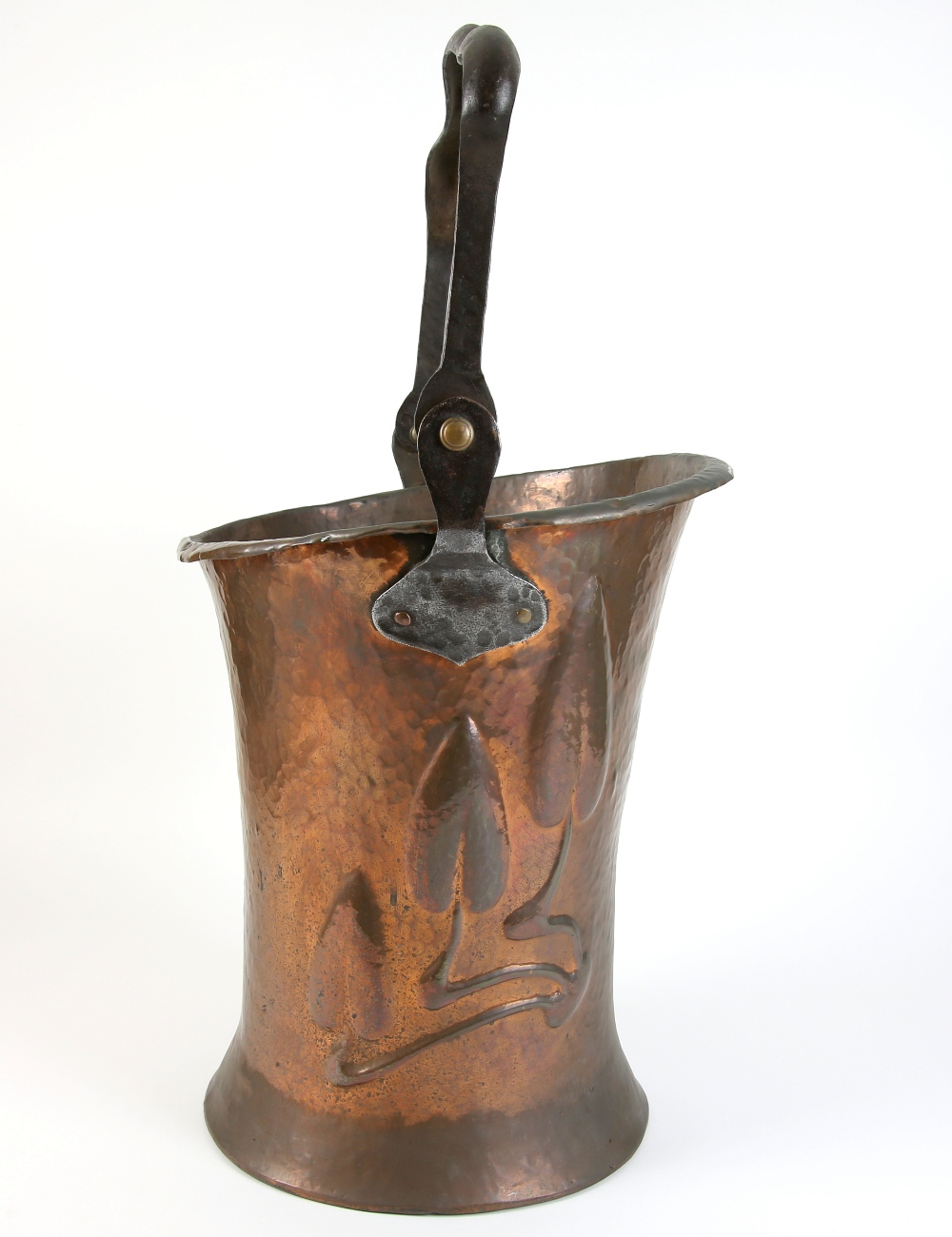 Arts and crafts coal bucket, tin with copper finish and iron handle, 80 cm .