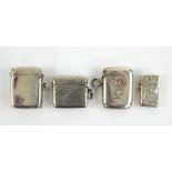 Four silver vesta cases, one profusely decorated with flowers, the smallest 4 cm high, 85 gr. (4) .