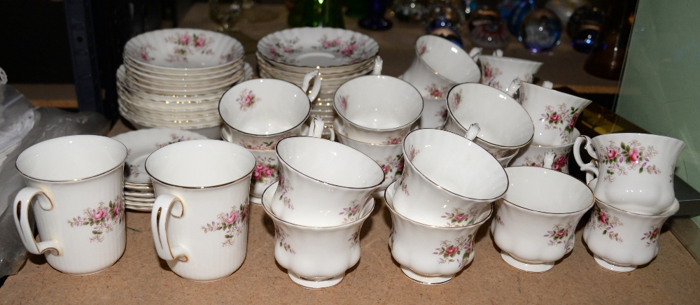 Extensive Royal Albert Lavender Rose pattern part tea and dinner service. - Image 3 of 3