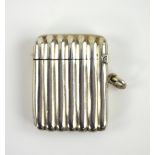 Silver vesta case, of rectangular form with ribbed decoration, 5 cm high, 28 gr. .