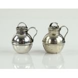 Pair of silver Guernsey pepperettes, each 4.5 cm high, 30 gr. .