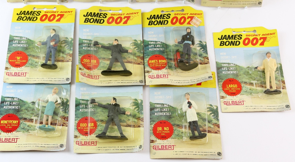 James Bond 007 - 15 Gilbert figures from 1965, including No. 1, No. 2, No. 3 x 2, No. 4 x 2, No. 5 x - Image 2 of 3