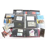 GREAT BRITAIN - Small box with 2 Albums and loose Booklets with prestige booklets from 1971 £1