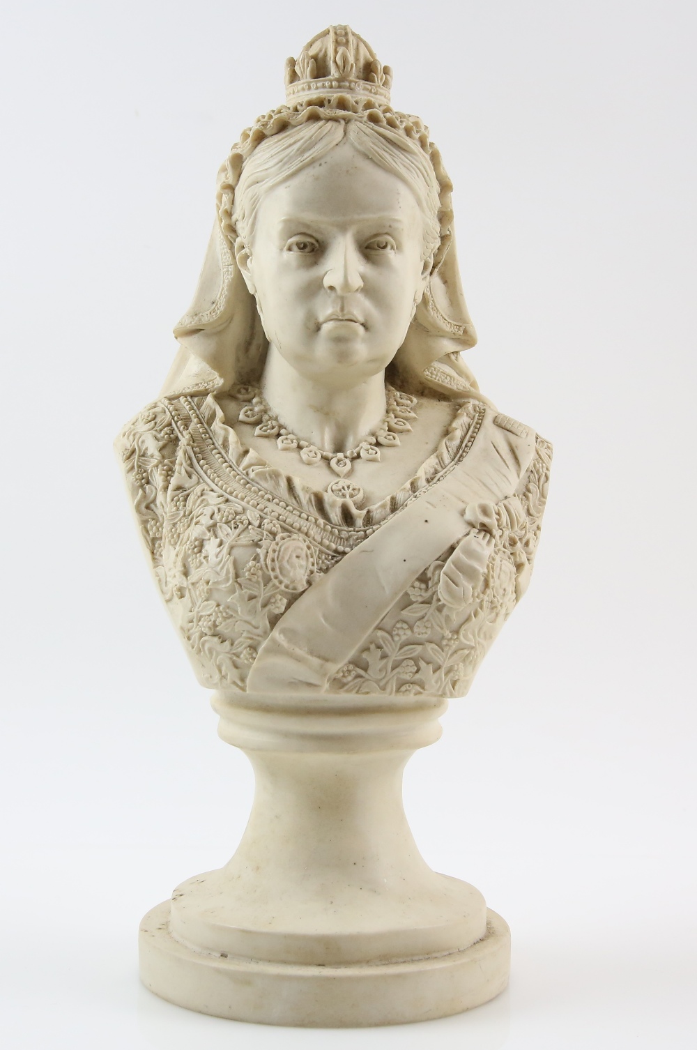 Johnny English (2003) - Queen Victoria composition bust from the movie starring Rowan Atkinson, 38cm
