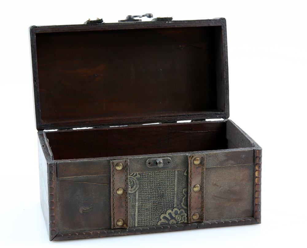 Harry Potter and the Chamber of Secrets (2002) - Miniature chest from the movie, with certificate of - Image 2 of 4