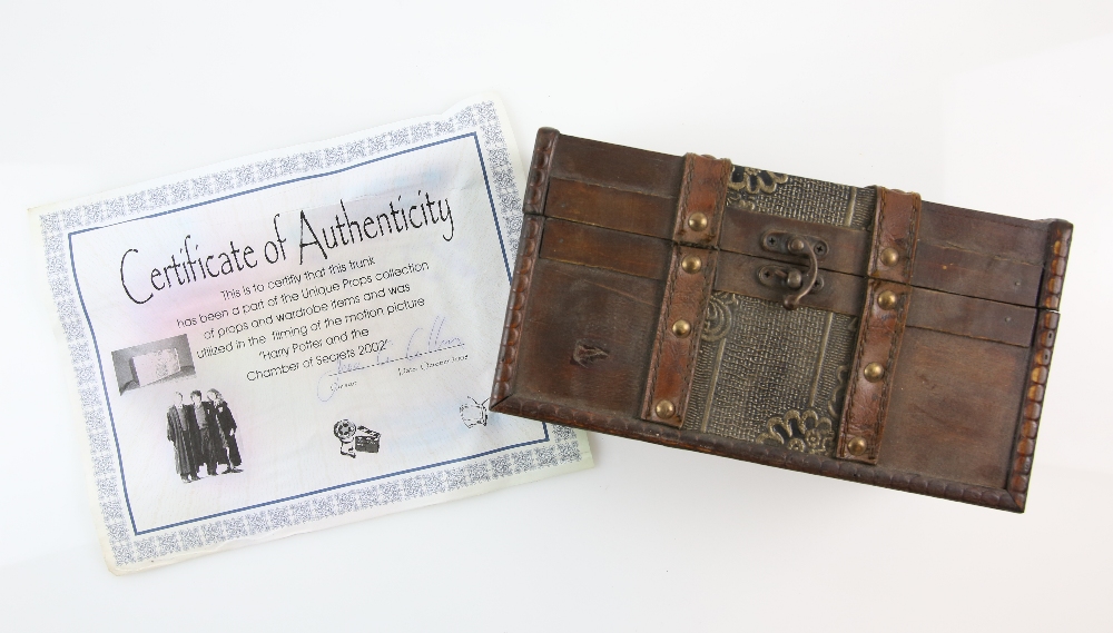 Harry Potter and the Chamber of Secrets (2002) - Miniature chest from the movie, with certificate of - Image 4 of 4