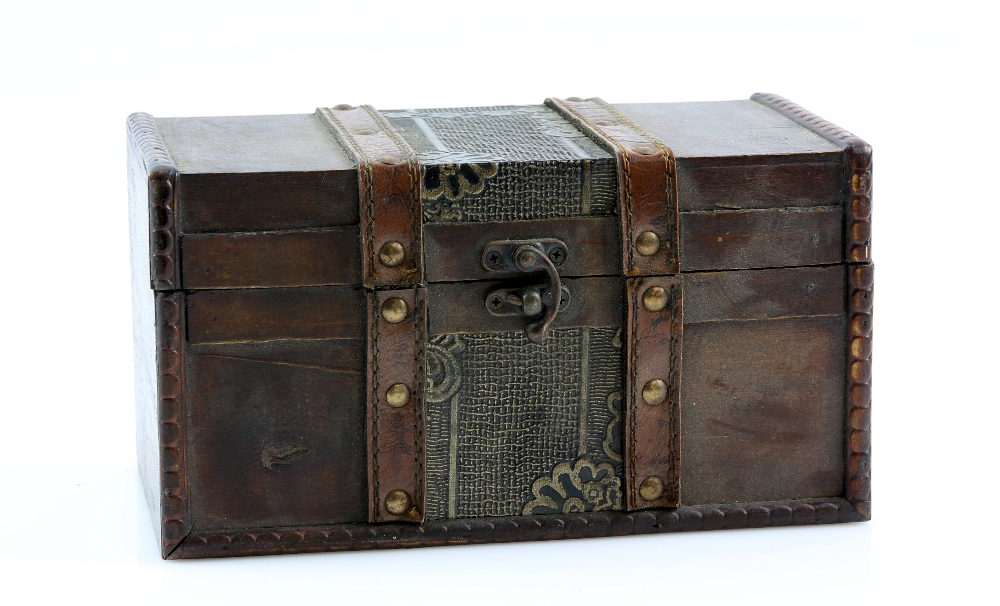 Harry Potter and the Chamber of Secrets (2002) - Miniature chest from the movie, with certificate of