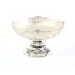 George V silver fruit bowl with pierced scrolling foliage decoration, with glass liner on round