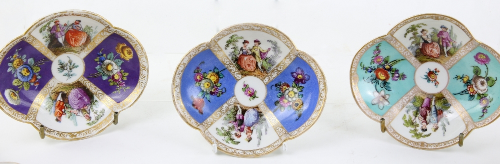 19th and early 20th century cabinet cups and saucers, including a blue and white transfer printed - Image 3 of 20