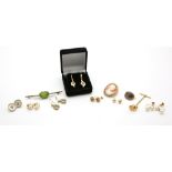 Mixed group of gold jewellery, a single pearl cufflink, mounted in 18 ct, hexagonal cut peridot