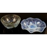 Jobling glass an opalescent bowl with relief decoration of doves, 19 cm, diameter, and a similar fir