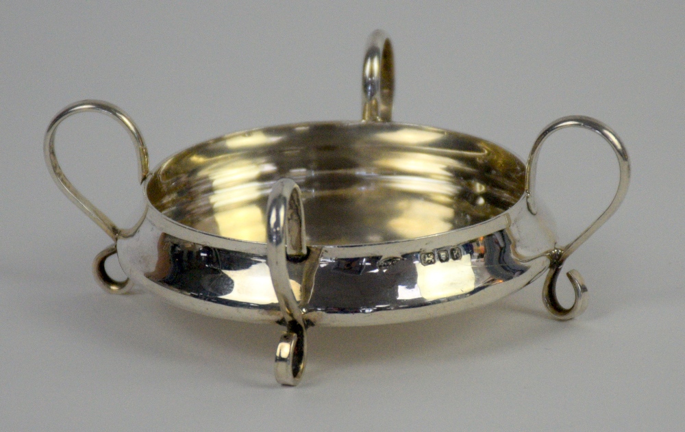 George VI silver loop-footed silver dish by IFSC, London, 1945, 67g,