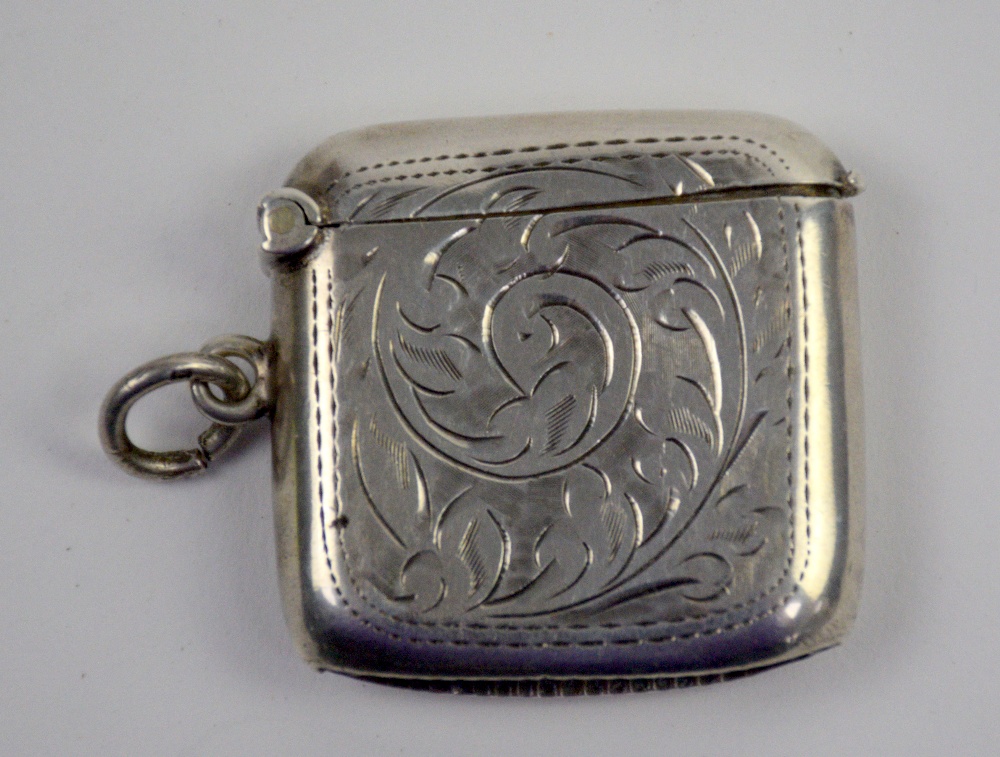 George V silver vesta case with bright cut decoration, Birmingham, 1913,