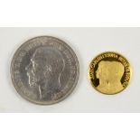 22 carat gold medallion, Juan Carlos Y Sofia Reyes d'Espana, 7.0 grams, and a George V crown 1935.