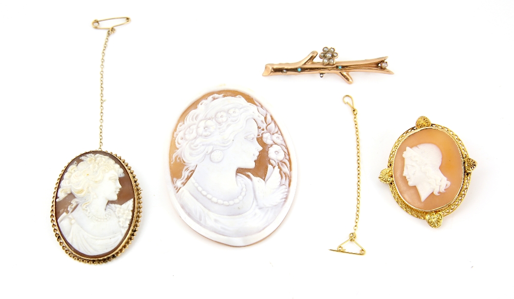 Cameo brooch, depicting a Grecian style lady in 9 ct gold mount length 4.5 cm, similar in mount - Image 2 of 3