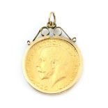 Gold pendant coin mount in 9 ct gold set with George V gold sovereign 1912 . CONDITION Gross