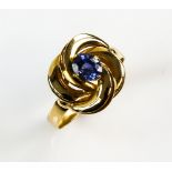 Vintage dress ring set with a single faceted sapphire in a gold twist mount, 18 ct gold, ring size O