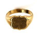 Gold shield form signet ring, with plain cartouche, 18 ct, ring size U 1/2 . Good condition, 11