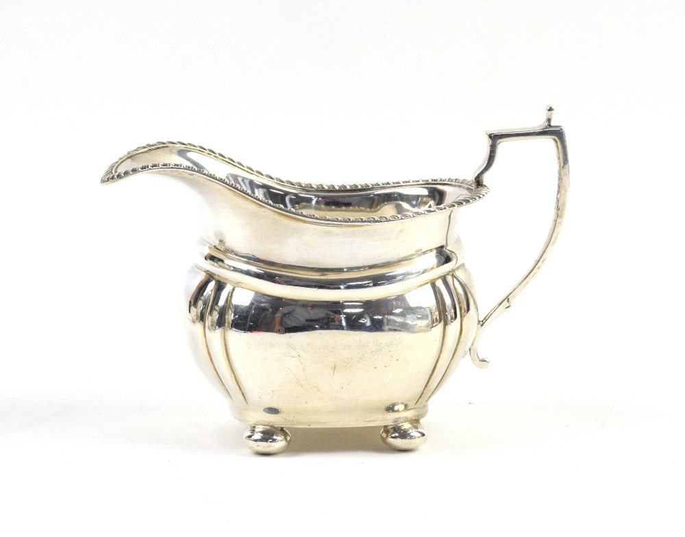 George V silver three-piece tea service, comprising teapot, sugar bowl and cream jug, by R&Co, - Image 3 of 6