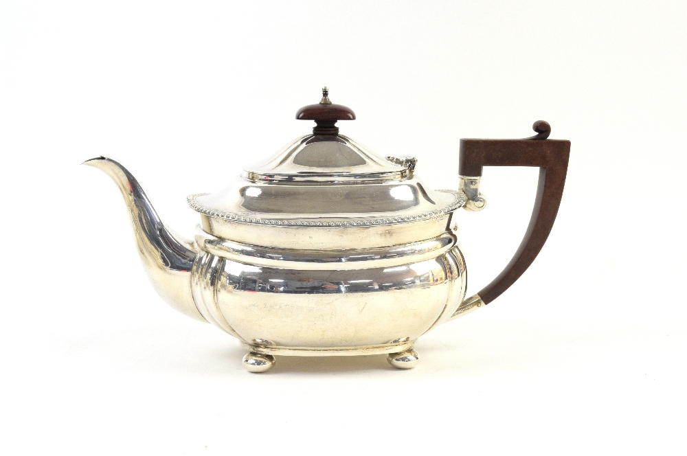George V silver three-piece tea service, comprising teapot, sugar bowl and cream jug, by R&Co, - Image 2 of 6