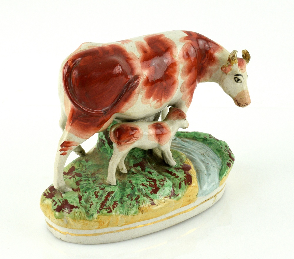 A pair of 19th century Staffordshire models of cows and calves, each 23 cm wide. - Image 5 of 8