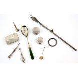 Mixed group of items, small items of silver, pill box Chester 1906, plain silver snuff box, and