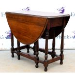 Mahogany gate leg table .