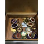 CIGARETTE BOX OF BOWLS BADGES (ENAMELLED)