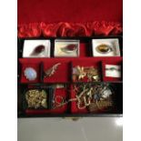 JEWELLERY BOX COSTUME JEWELLERY BROOCHES ETC