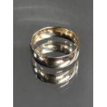 9ct GOLD GENTS RING (6.