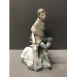 LLADRO FIGURE GROUP YOUNG SHEPARD AND SHEEP