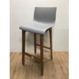 6 LOVELY MODERN KITCHEN BAR STOOLS WITH GREY MOULDED SEATS