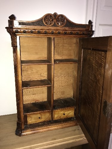 LATE 19THC CARVED OAK AND SATINWOOD SMOKERS CUPBOARD 38CM WIDE - Image 2 of 2