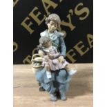 LLADRO 1774 A TREASURED MOMENT IN ORIGINAL BOX