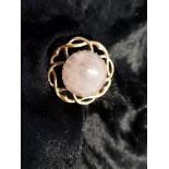 9CT GOLD AND ROSE QUARTS BROOCH W9G