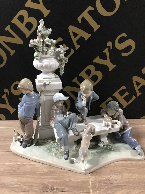 LLADRO 5539 PUPPY DOG TAILS IN ORIGINAL BOX