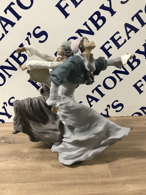 LLADRO 1770 GYPSY DANCERS IN ORIGINAL BOX